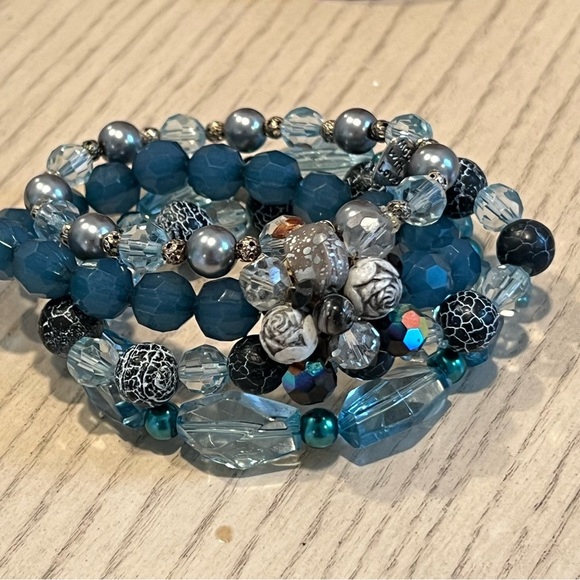 Blue beaded bracelet handmade stretchy stackable - Picture 2 of 6
